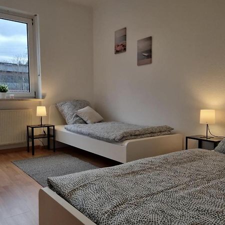 Moeblierte 3 Zimmer Apartment - Mit Smart Tv, Wlan Und Kostenfreie Parkplaetze Schloß Holte-Stukenbrock Kültér fotó