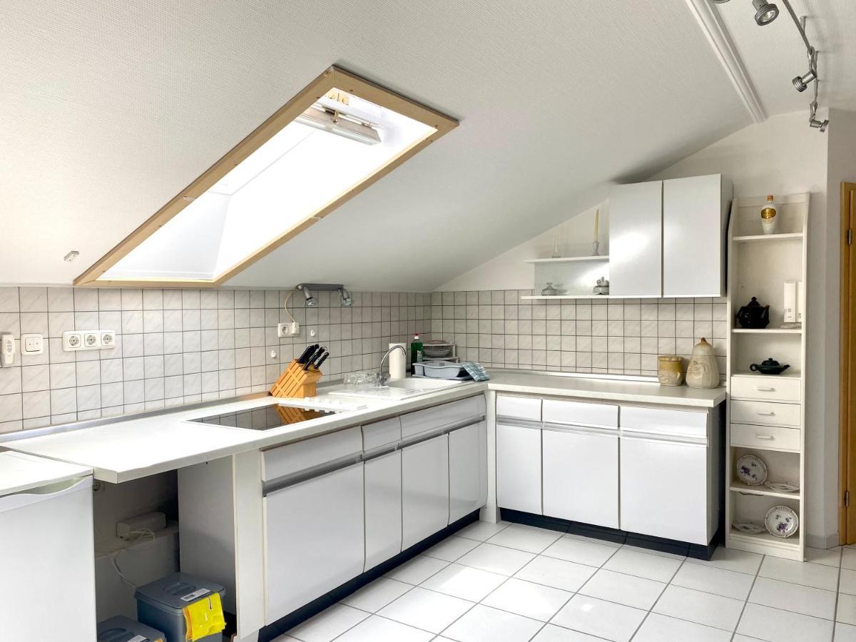 Moeblierte 3 Zimmer Apartment - Mit Smart Tv, Wlan Und Kostenfreie Parkplaetze Schloß Holte-Stukenbrock Kültér fotó